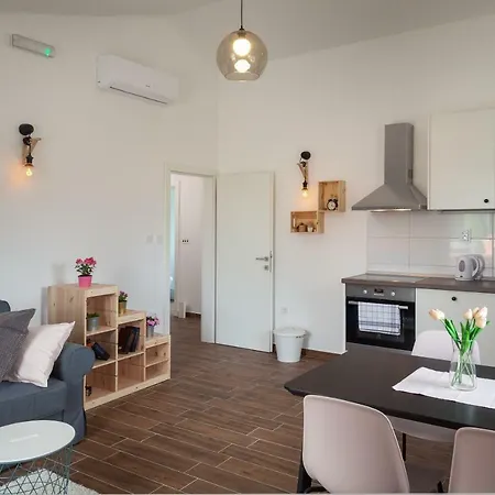 Apartamento Kvasina Zadvarje